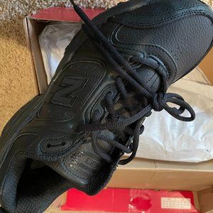 BRAND NEW - WITH TAGS - MENS NEW BALANCE SHOE!!